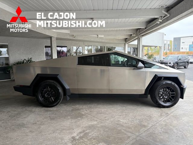 Used 2024 Tesla Cybertruck AWD Crew Cab image 2