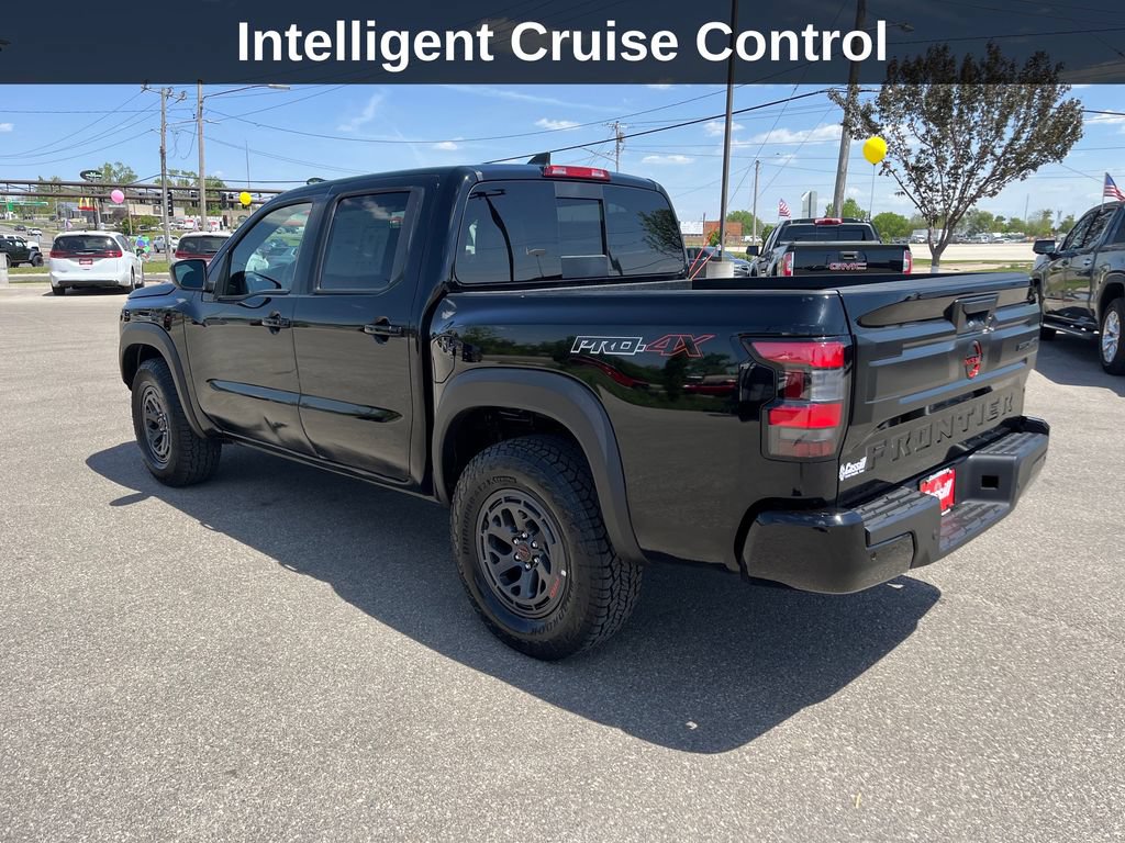 Used 2026 Nissan Frontier PRO-4X AWD/4WD image 3