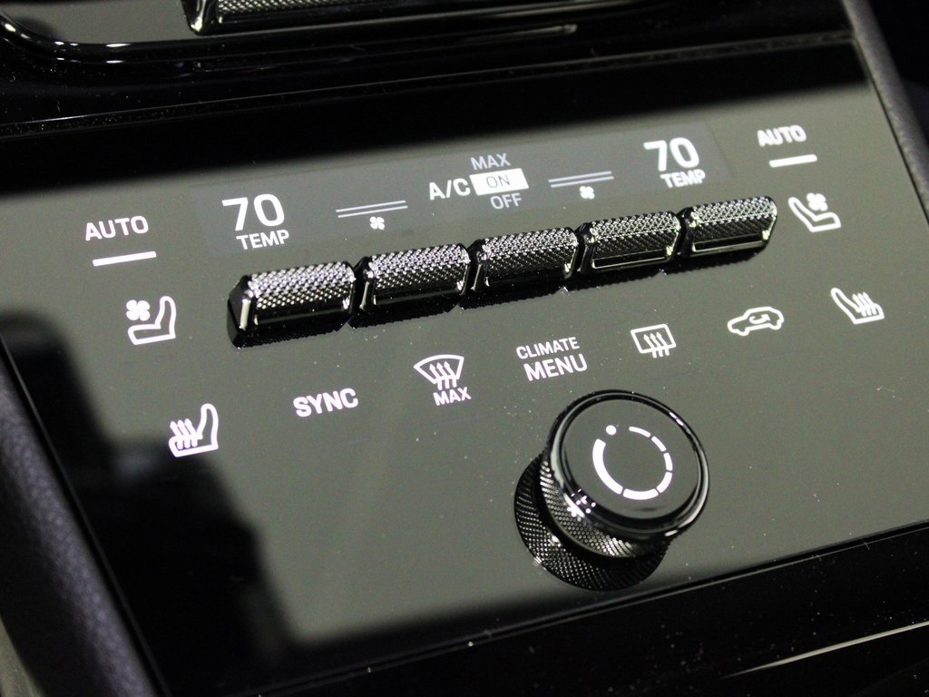 Used 2025 Porsche Cayenne image 31