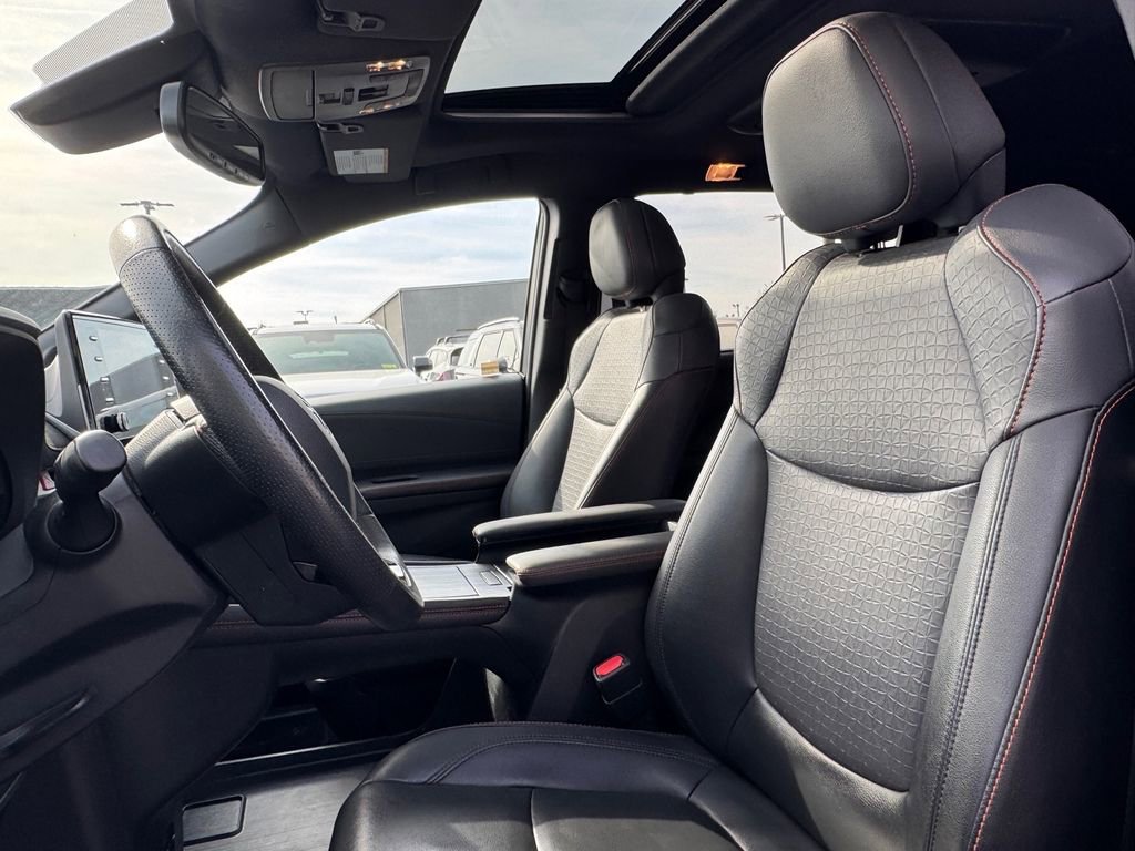 Used 2022 Toyota Sienna XSE image 18