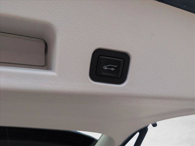 Certified 2025 GMC Acadia Denali w/ Super Cruise Package FWD image 11