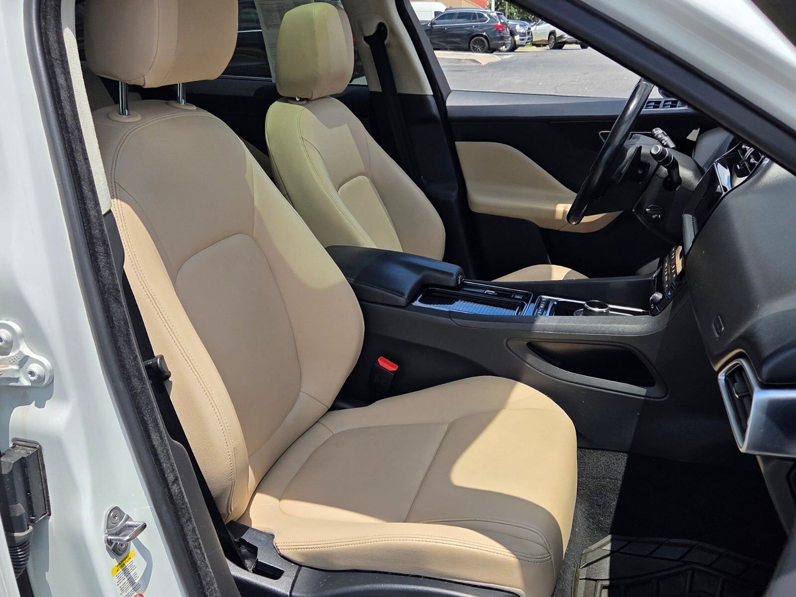 Used 2019 Jaguar F-PACE AWD/4WD image 18