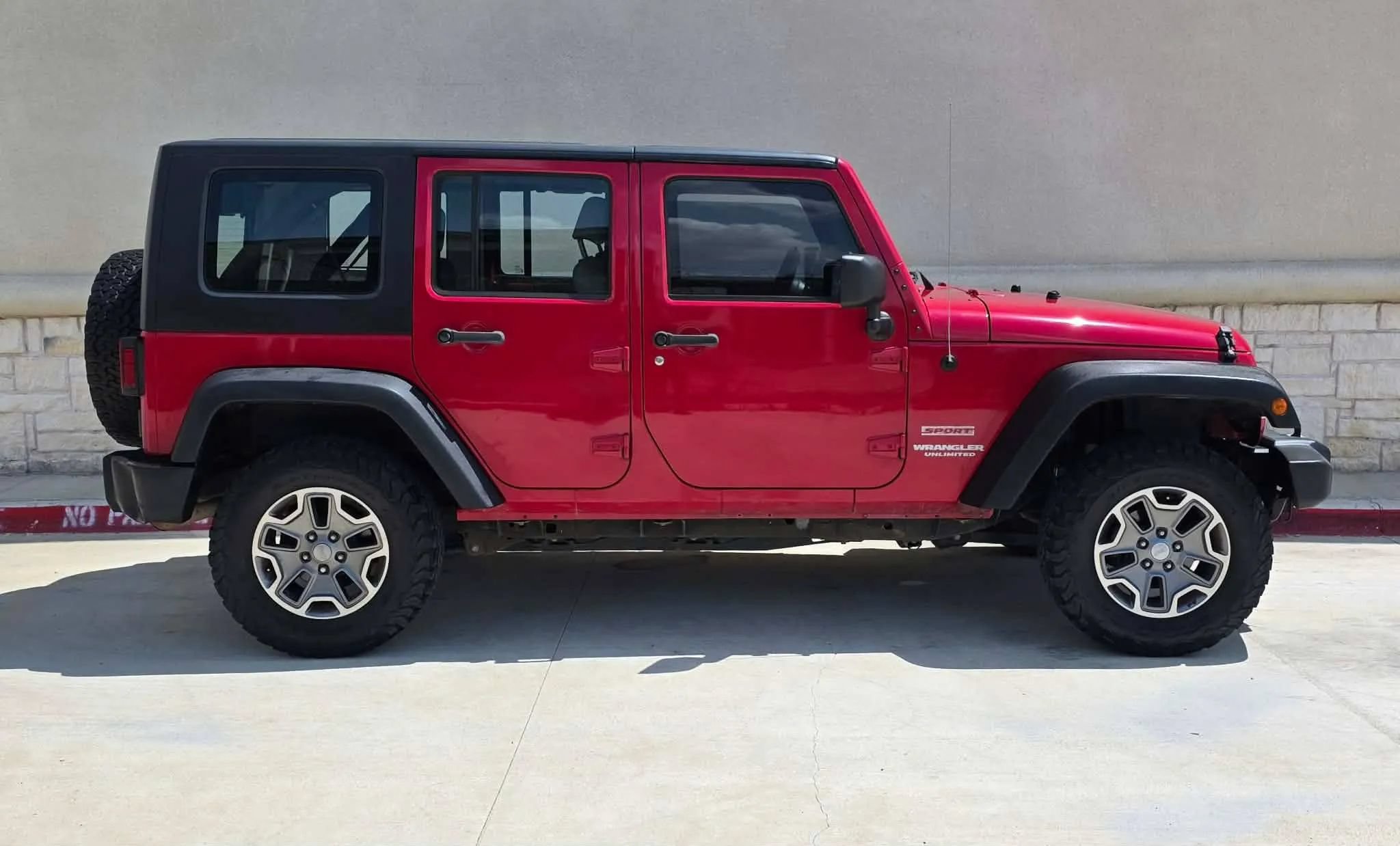 Used 2010 Jeep Wrangler Unlimited Sport AWD/4WD image 2
