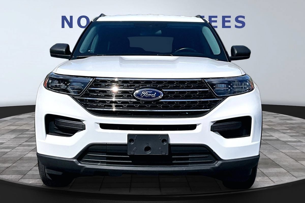 Used 2022 Ford Explorer XLT w/ Class IV Trailer Tow Package AWD/4WD image 2