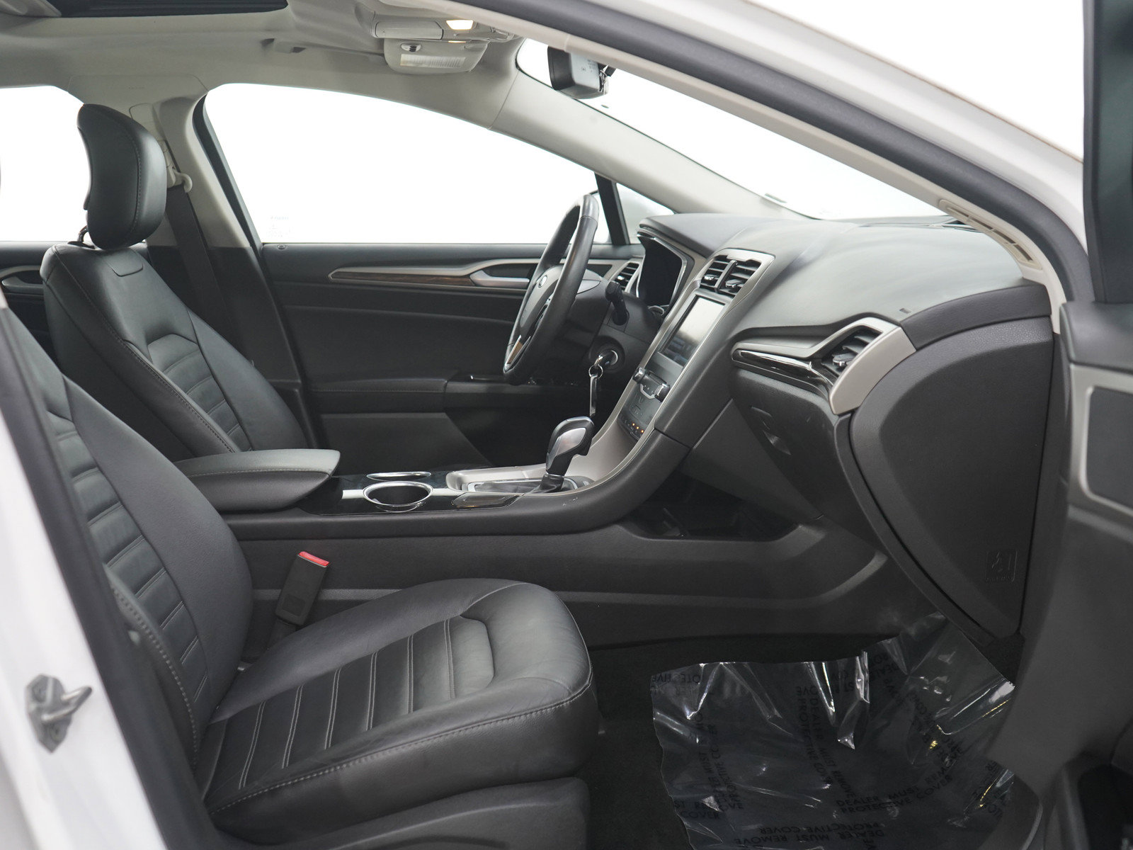 Used 2014 Ford Fusion SE w/ Equipment Group 202A FWD image 11