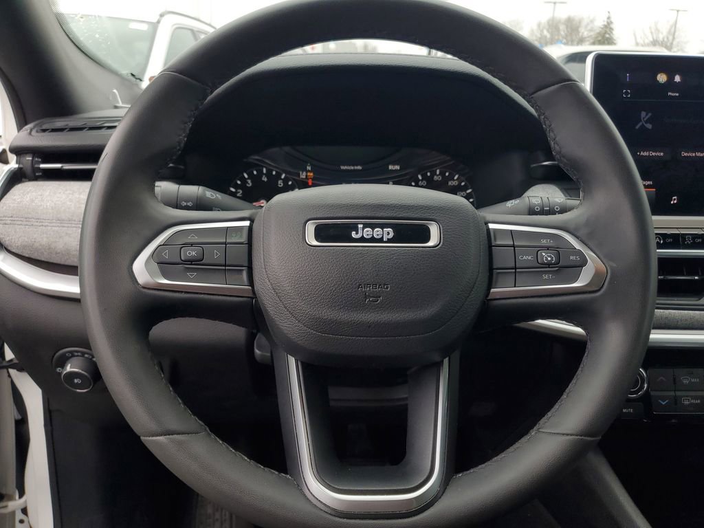 Used 2023 Jeep Compass Latitude image 18