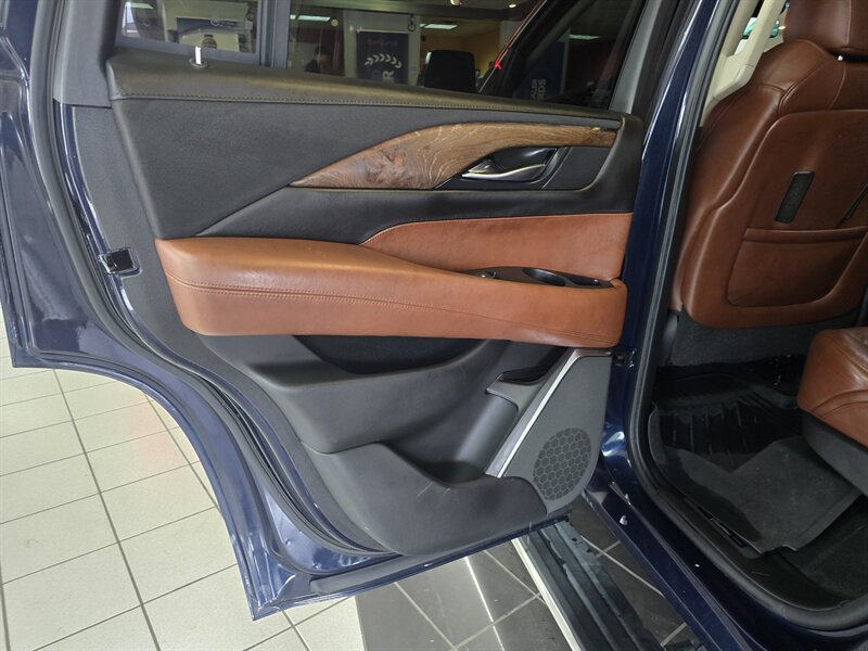 Used 2018 Cadillac Escalade Premium Luxury AWD/4WD image 10