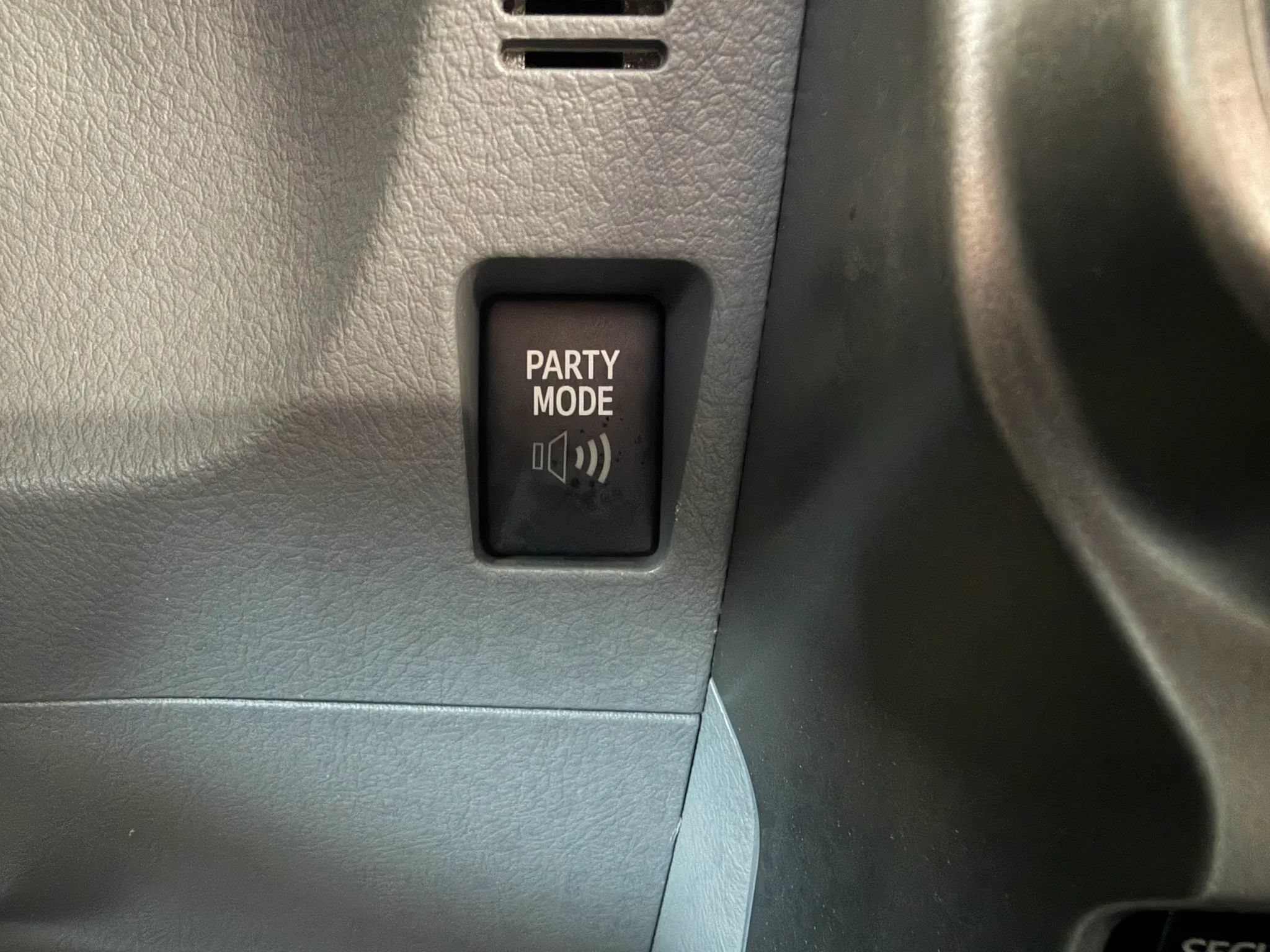Used 2011 Toyota 4Runner SR5 w/ Convenience Pkg AWD/4WD image 21