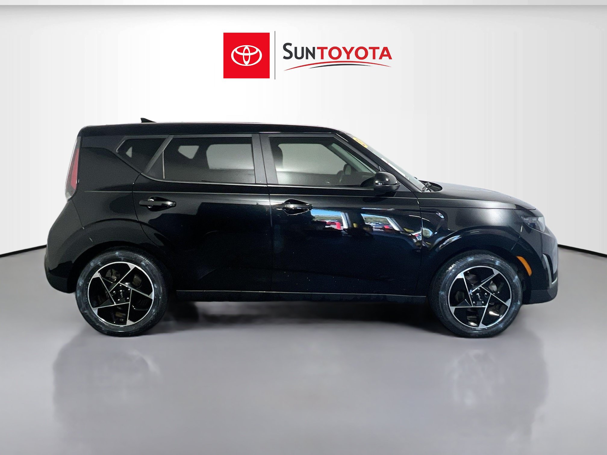 Used 2023 Kia Soul EX FWD image 2