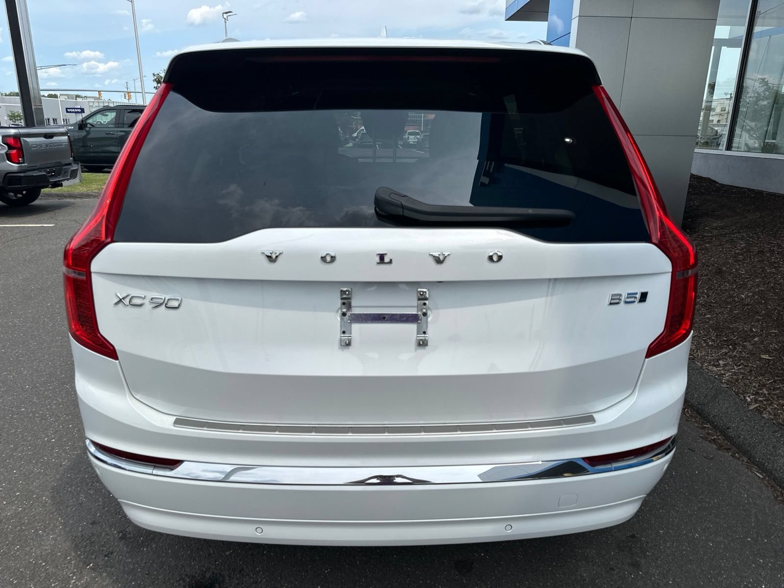 Used 2023 Volvo XC90 B5 Plus w/ Protection Package Premier AWD/4WD image 7