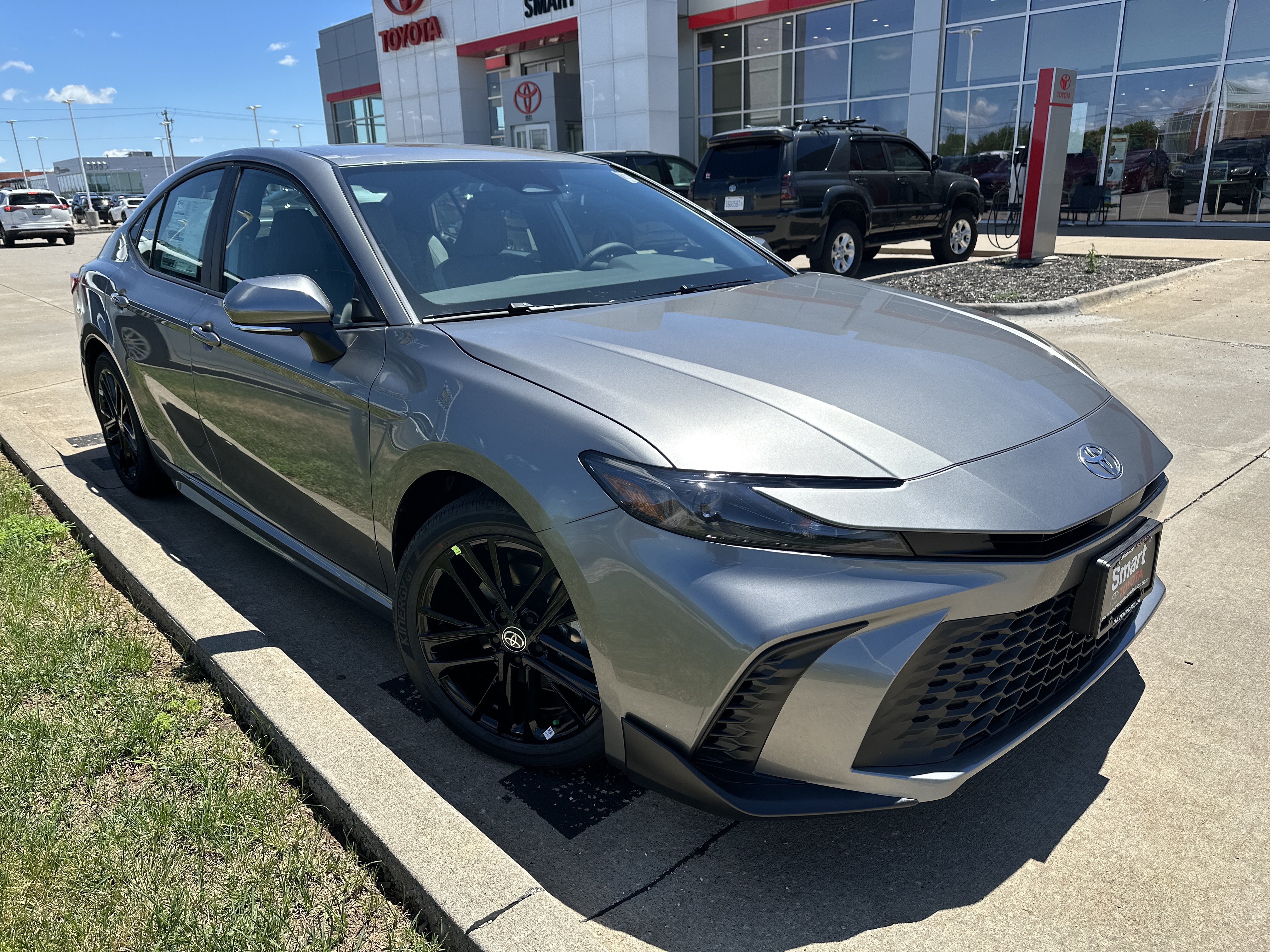 New 2026 Toyota Camry SE w/ Convenience Package FWD image 1
