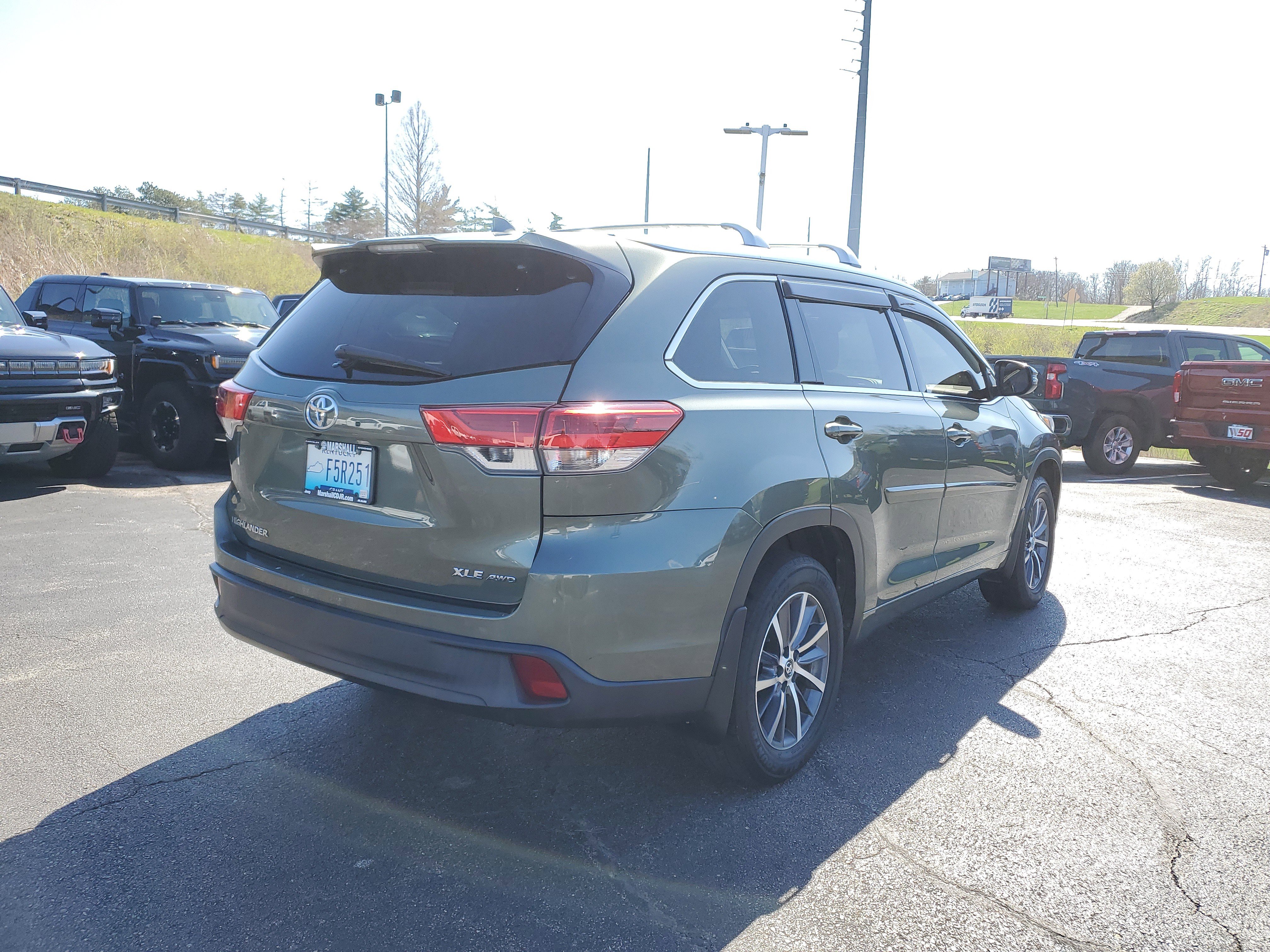 Used 2017 Toyota Highlander XLE image 4