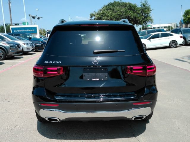 Used 2024 Mercedes-Benz GLB 250 w/ Exclusive Package image 9