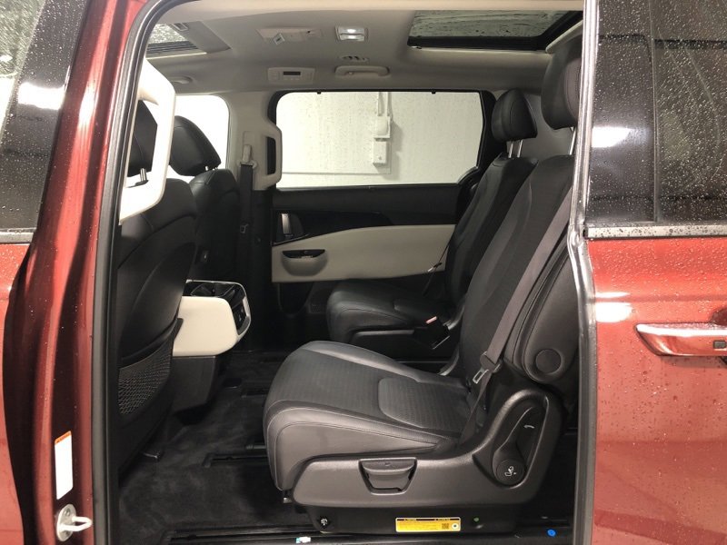 Used 2024 Kia Carnival SX Prestige image 17