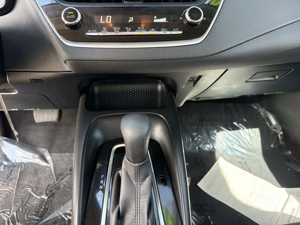 Used 2020 Toyota Corolla LE image 23