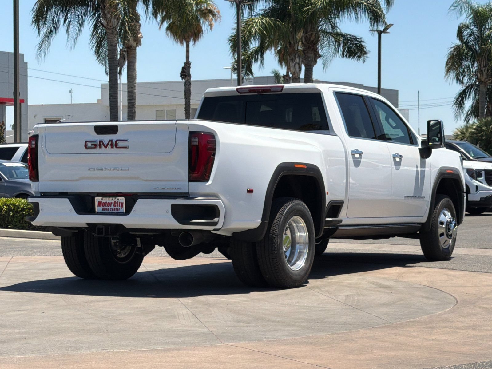 New 2026 GMC Sierra 3500 Denali w/ Denali Reserve Package AWD/4WD image 4