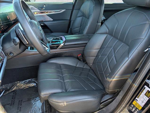 Used 2023 BMW 760i xDrive w/ Executive Package image 17