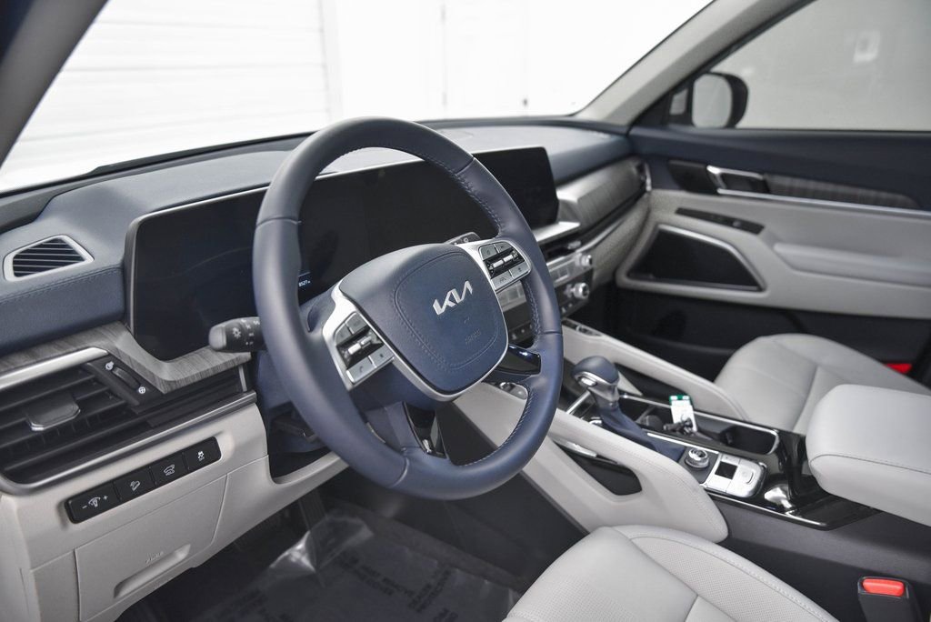 Used 2025 Kia Telluride EX image 18