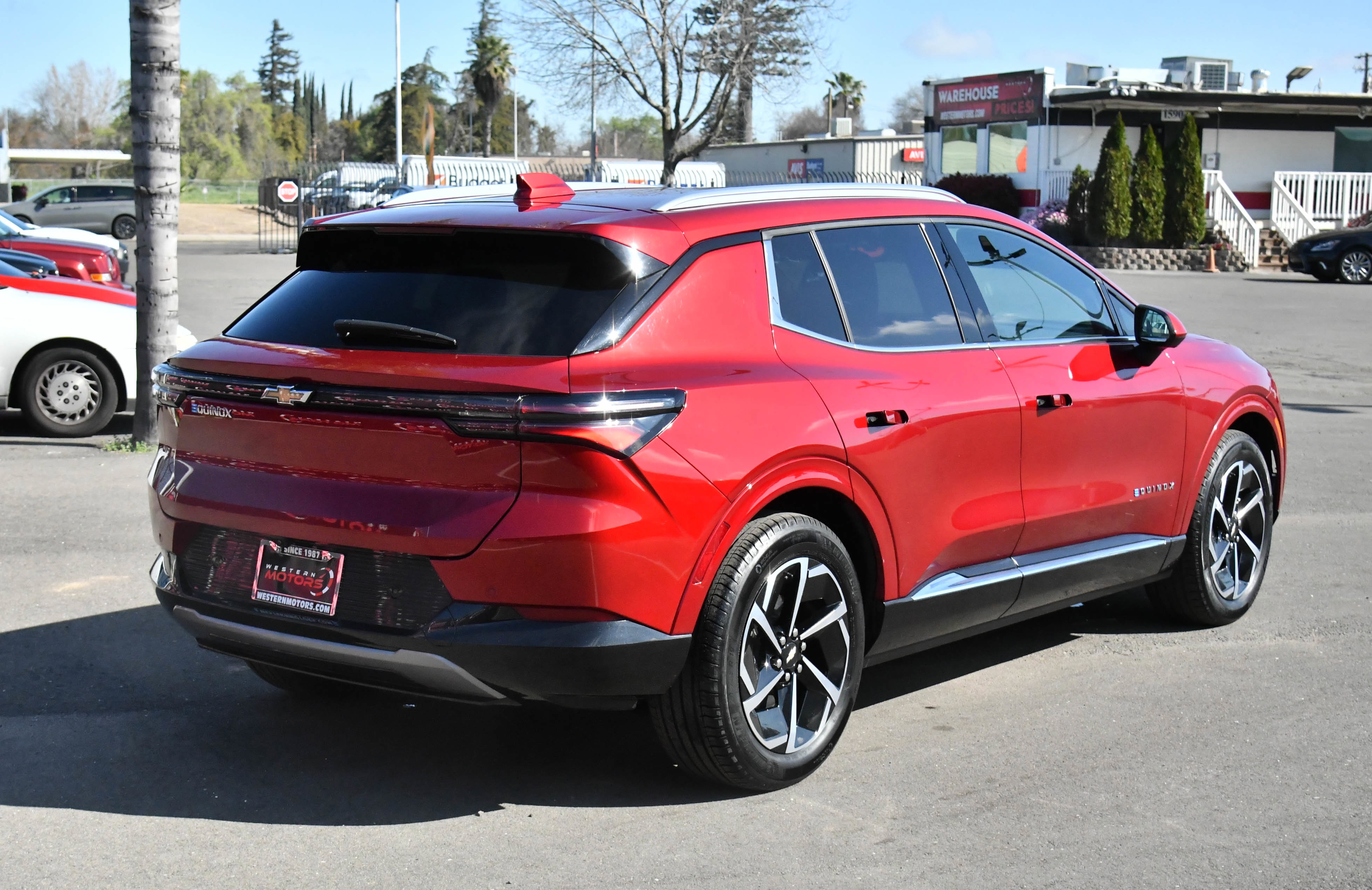 Used 2024 Chevrolet Equinox EV LT w/ LPO, Trailering Package image 8
