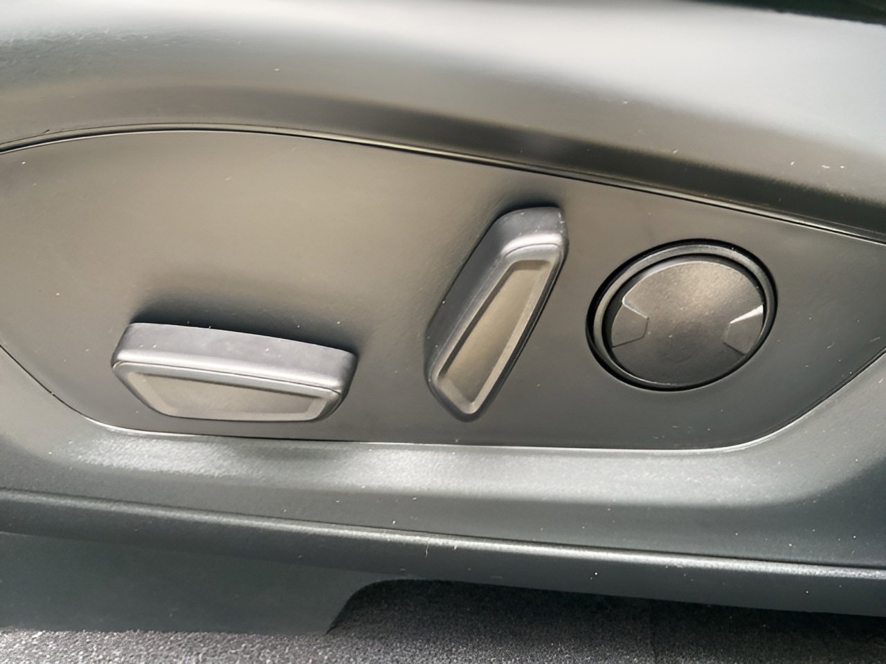 Used 2023 Ford Explorer Limited w/ Equipment Group 301A image 35