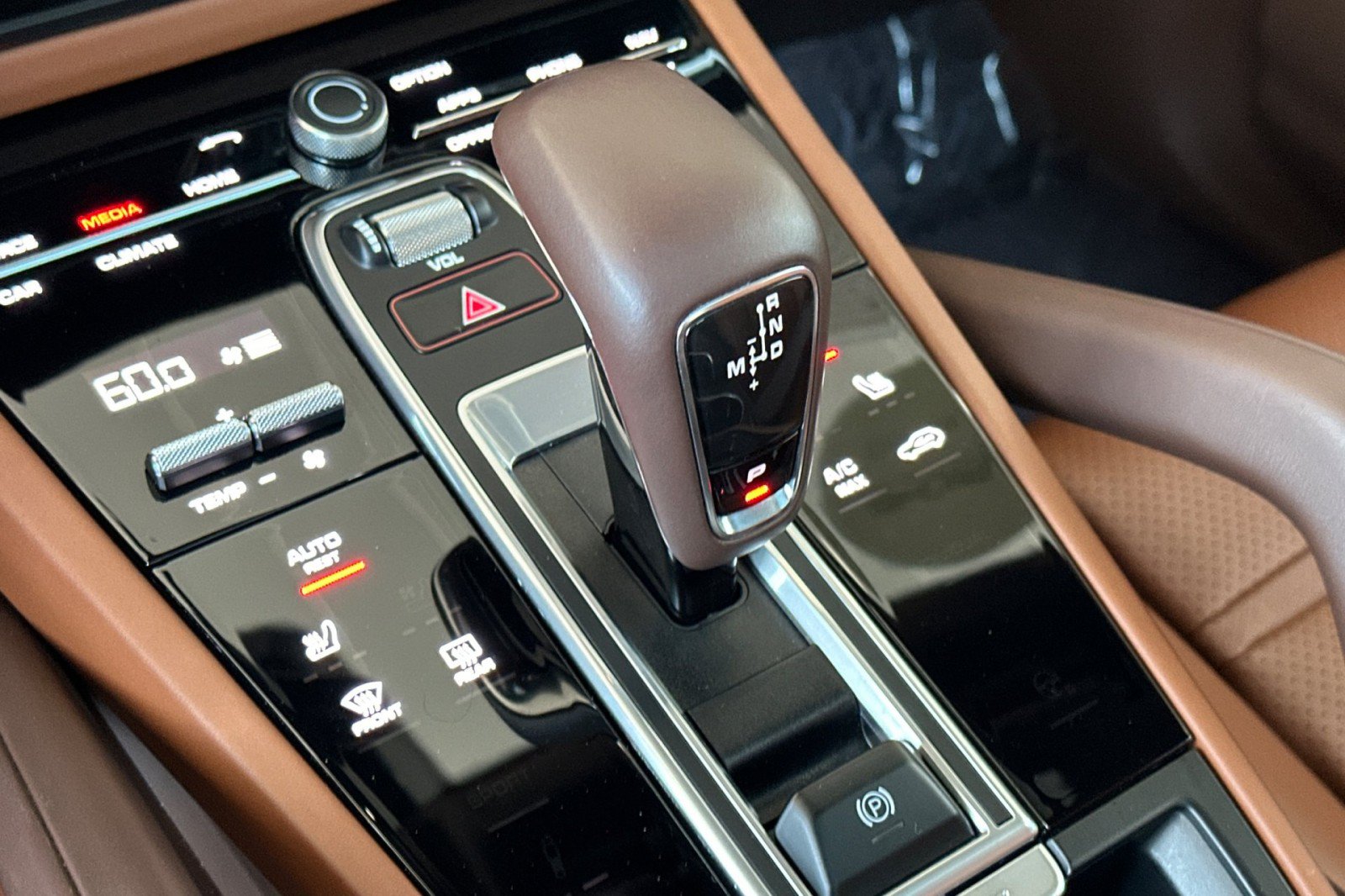 Certified 2023 Porsche Cayenne AWD/4WD image 22
