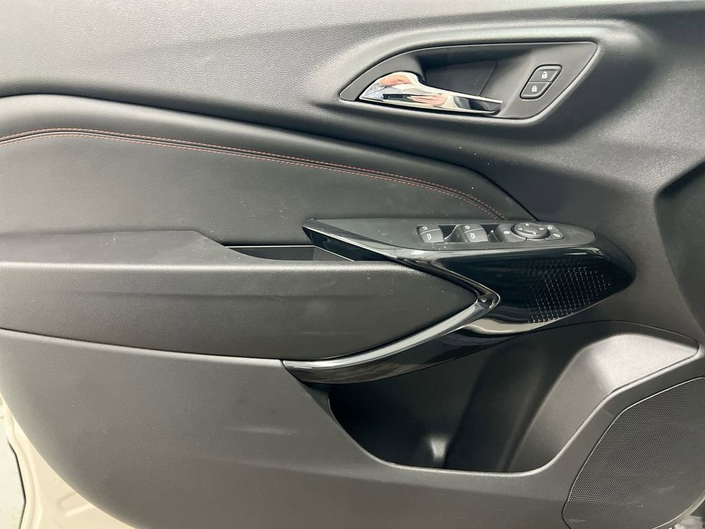 New 2026 Chevrolet Trax RS w/ Sunroof Package image 21