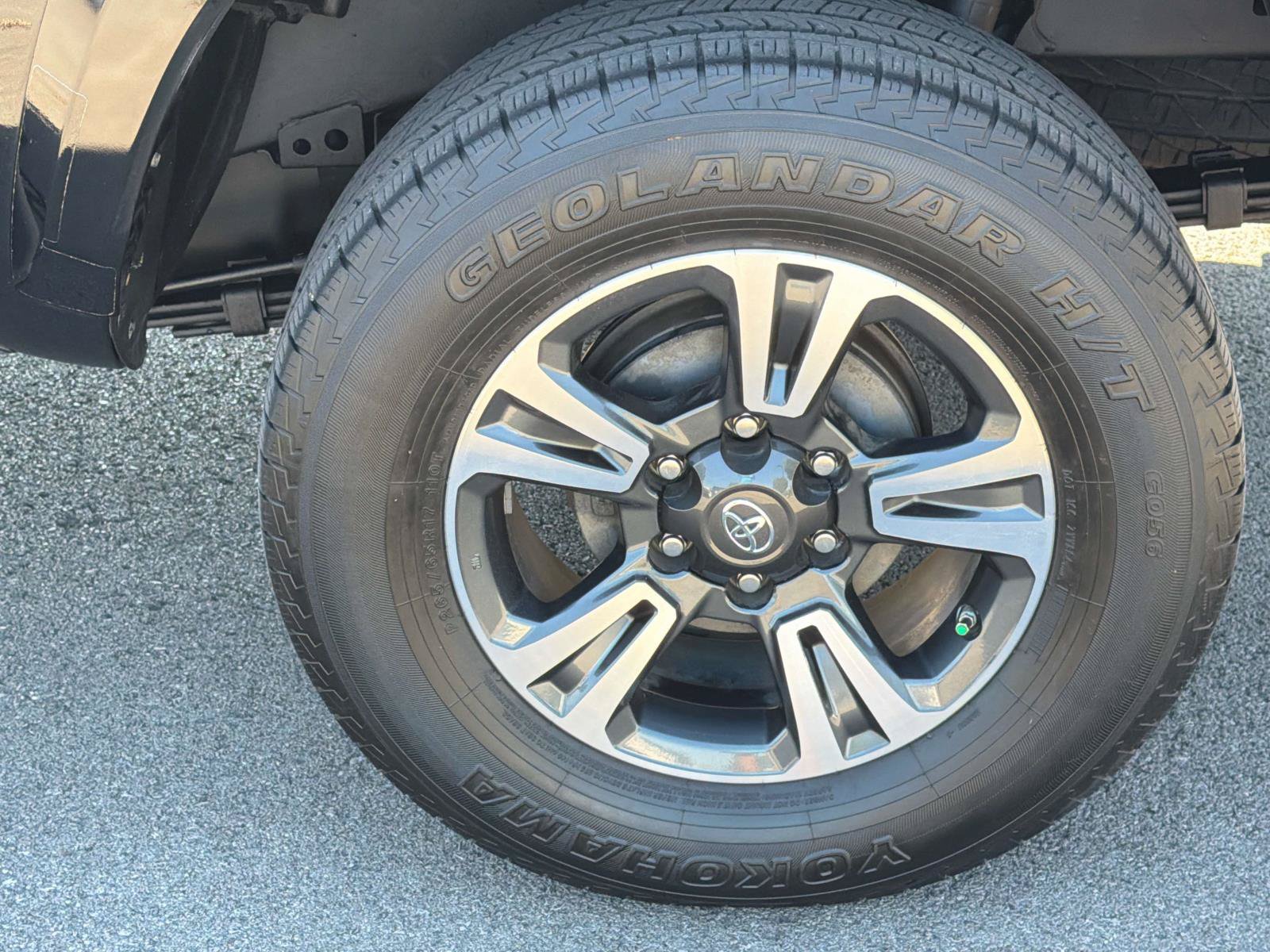 Used 2017 Toyota Tacoma TRD Sport w/ Tow Package (A/T) AWD/4WD image 16