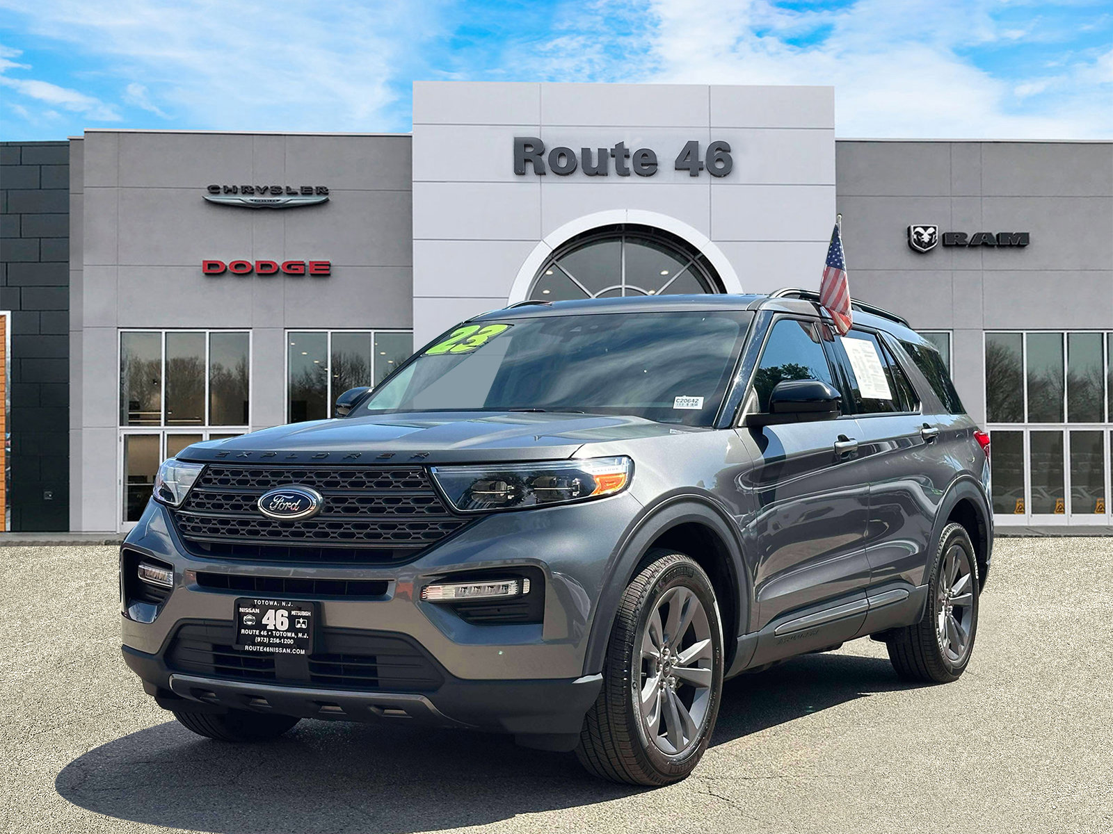 Used 2023 Ford Explorer XLT w/ Equipment Group 202A AWD/4WD image 2