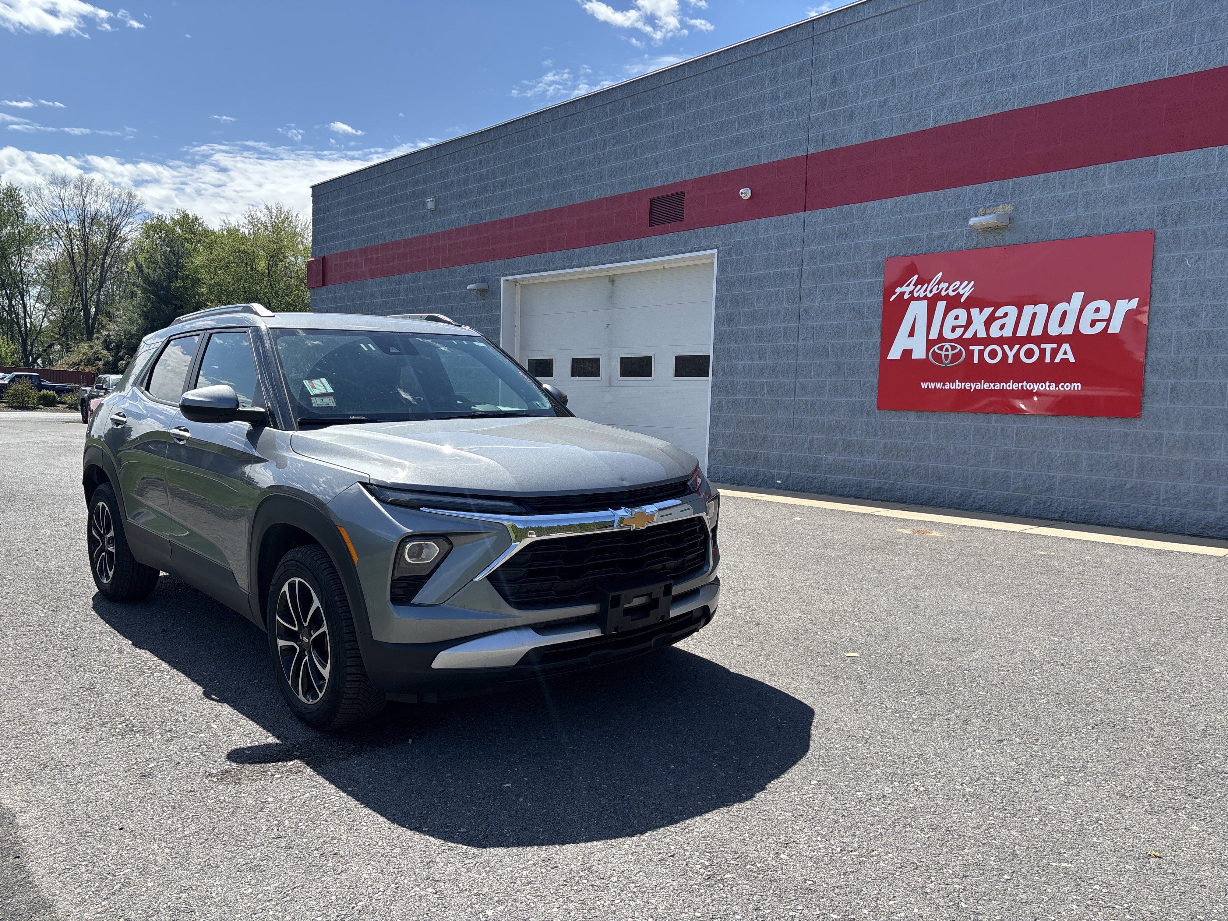 Used 2025 Chevrolet TrailBlazer LT AWD/4WD image 1