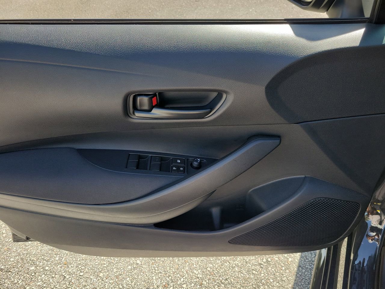 Used 2025 Toyota Corolla LE FWD image 13