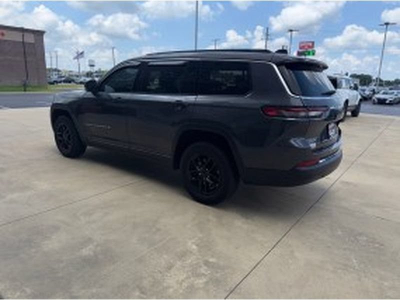 Used 2025 Jeep Grand Cherokee L Laredo AWD/4WD image 8