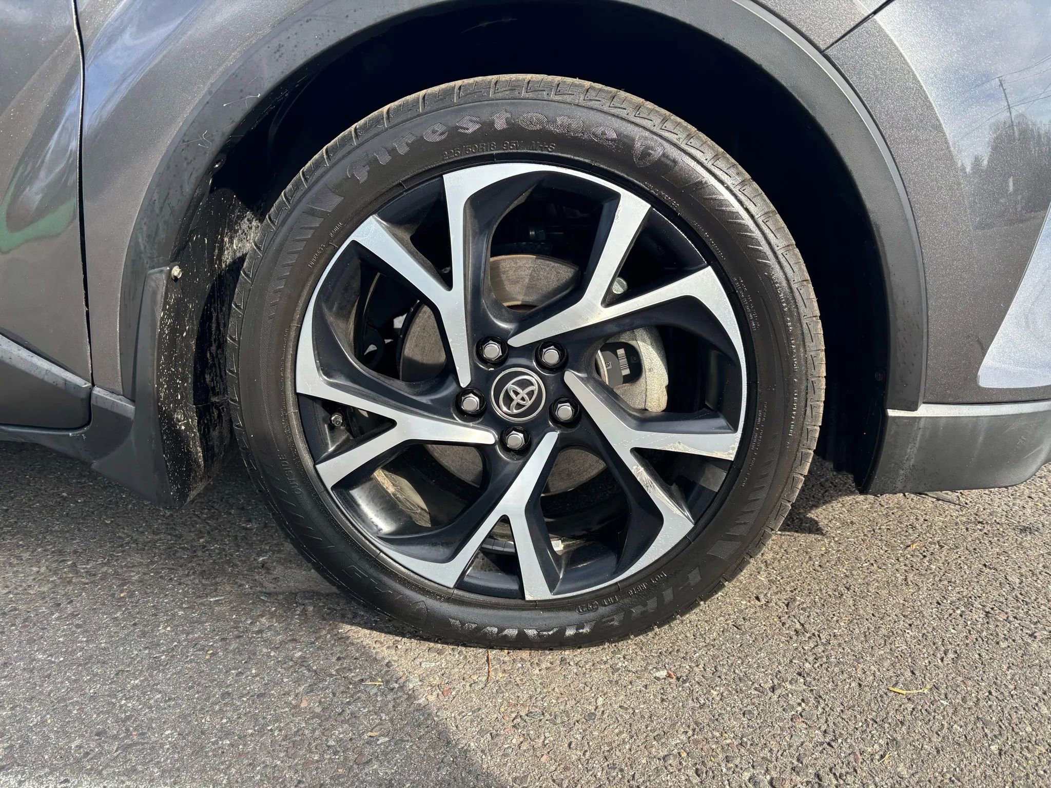 Used 2018 Toyota C-HR XLE image 6