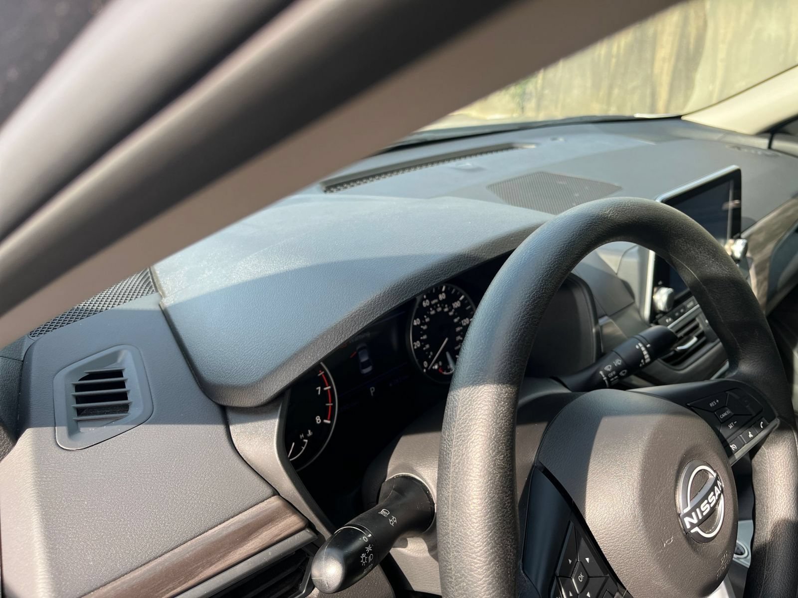 Used 2025 Nissan Altima 2.5 SV FWD image 30