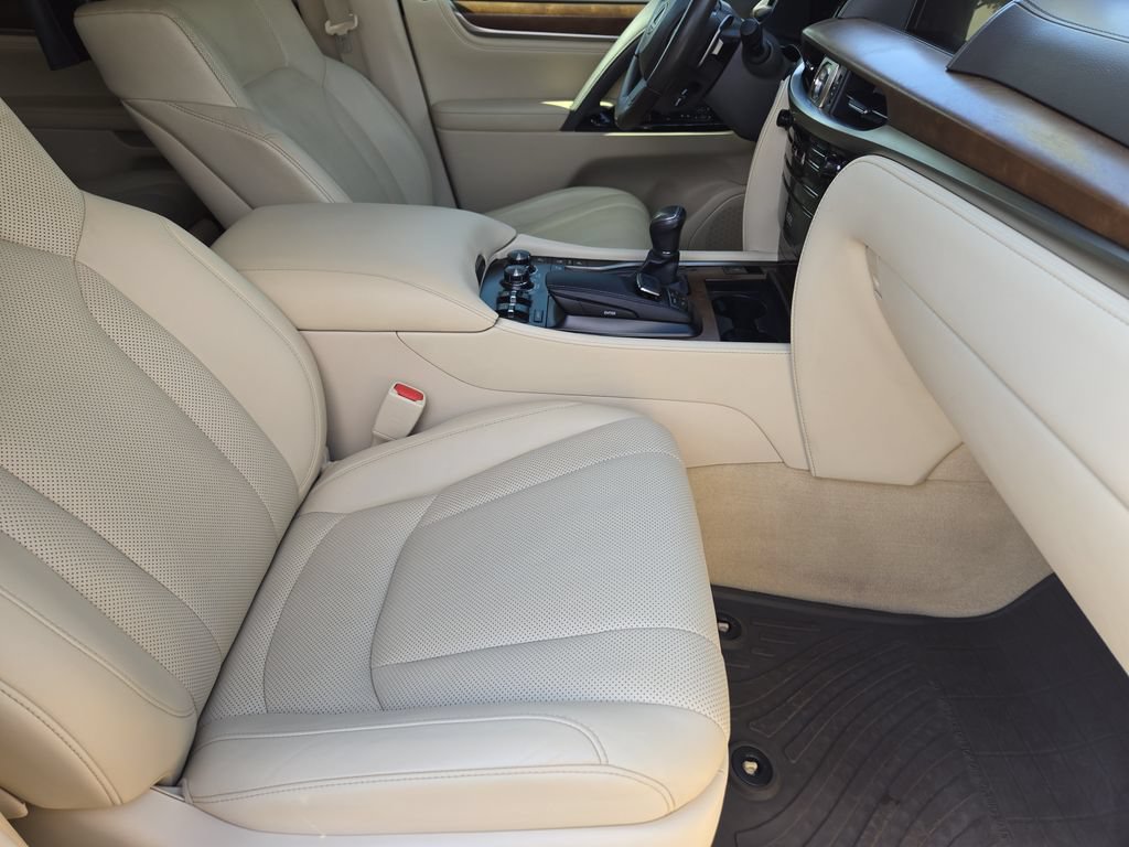 Used 2020 Lexus LX 570 4WD w/ Luxury Package image 14