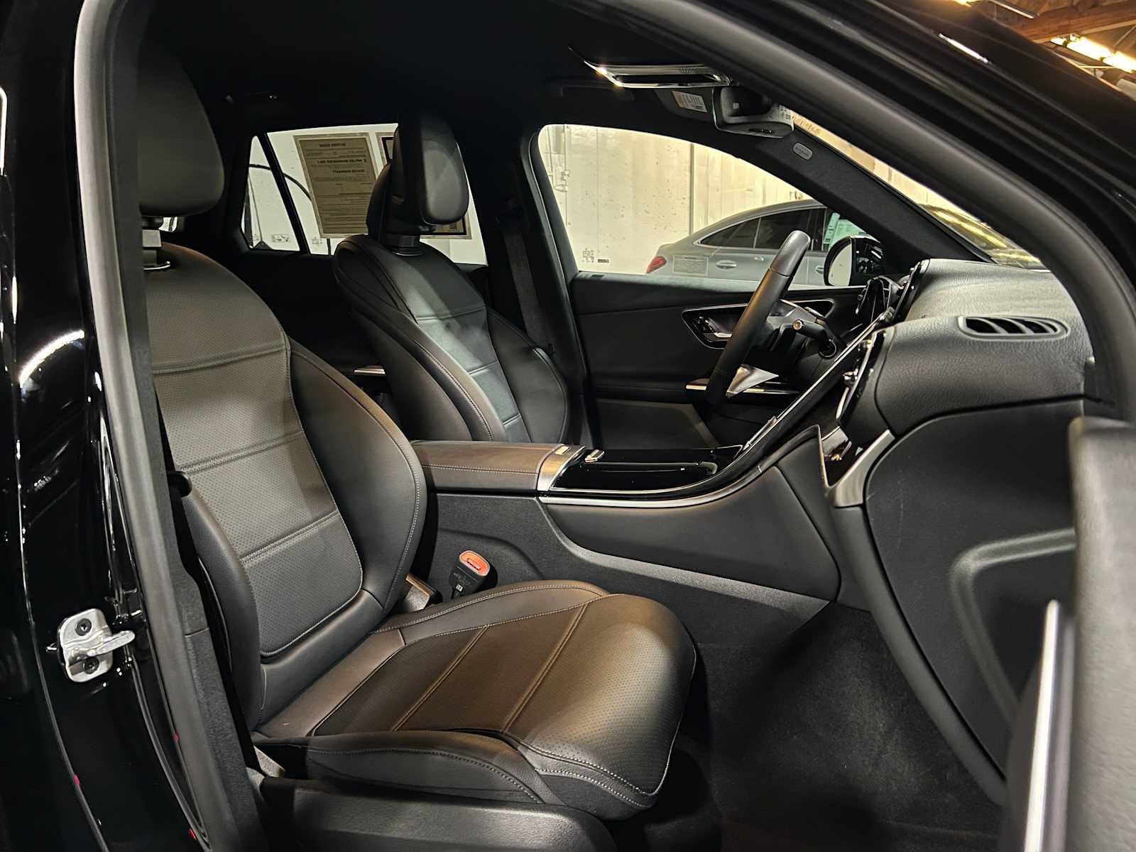 Used 2025 Mercedes-Benz GLC 300 image 12