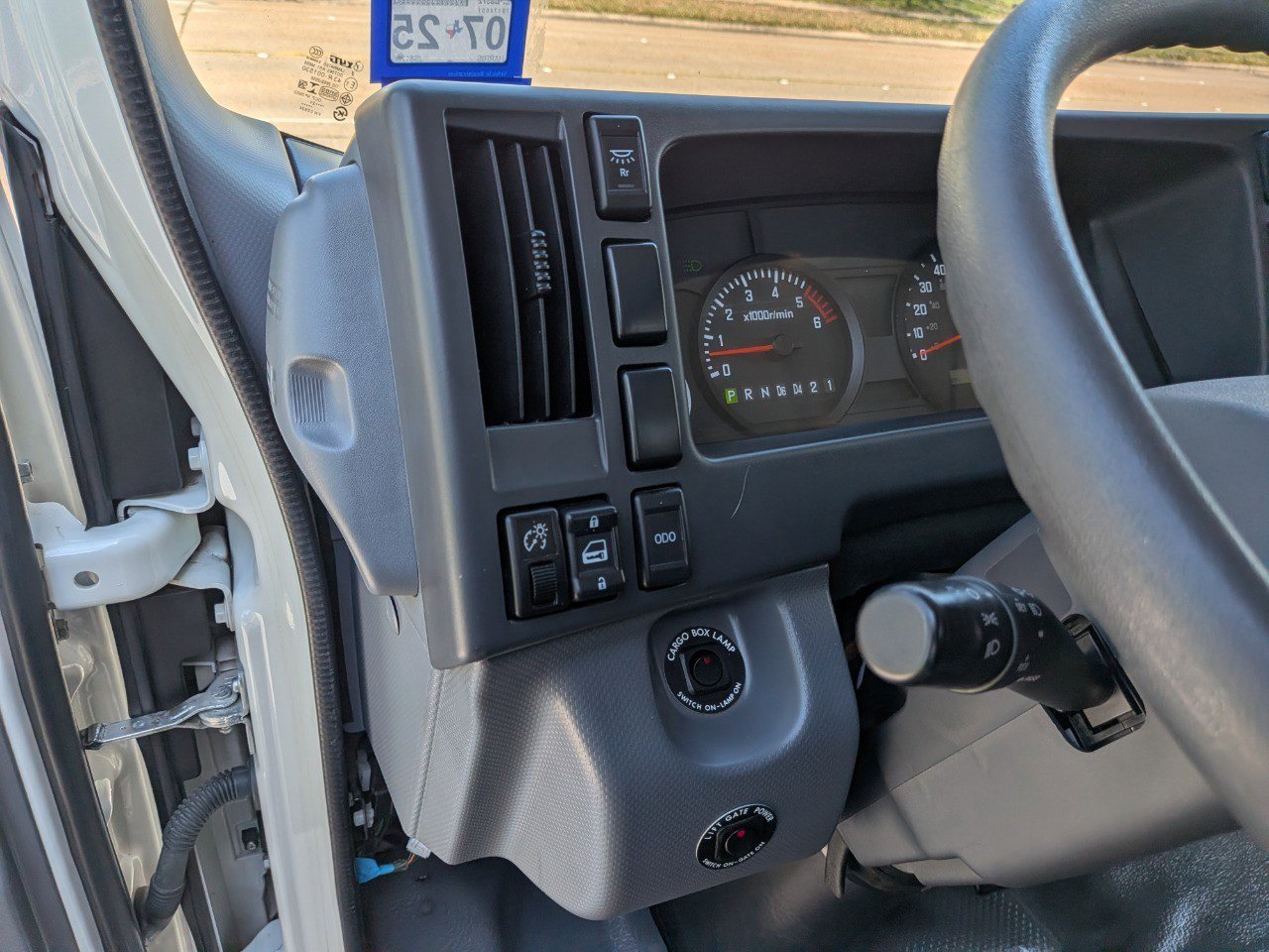 Used 2018 Isuzu NPR image 19