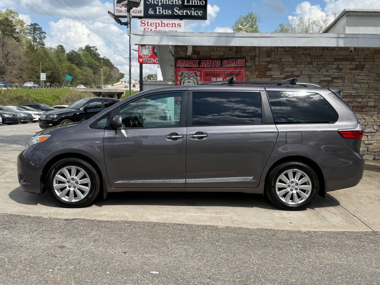 Used 2017 Toyota Sienna XLE Premium w/ Protection Package AWD/4WD image 5