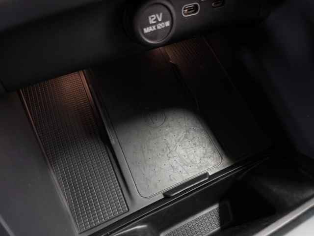 Certified 2025 Volvo XC40 B5 Core image 29