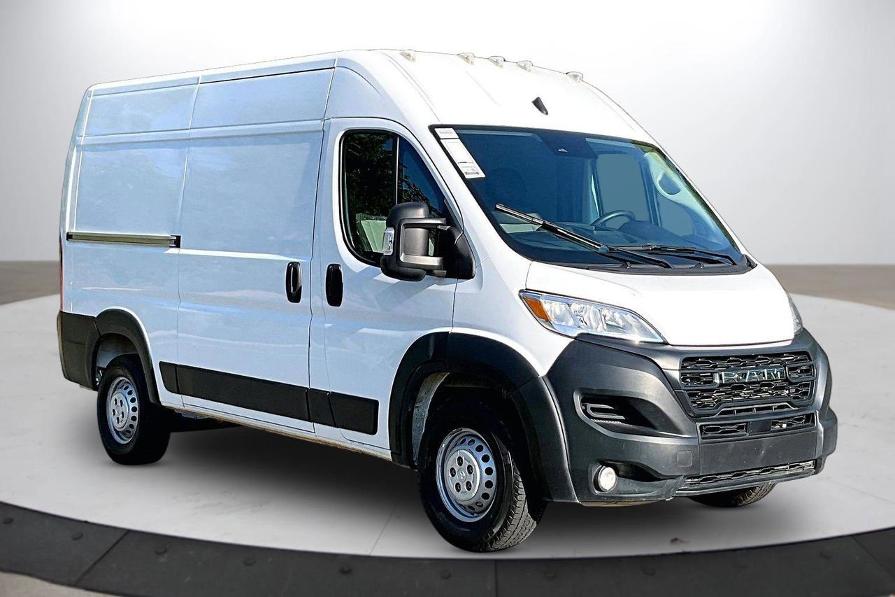 Used 2024 RAM ProMaster 2500 w/ Convenience Group FWD image 2