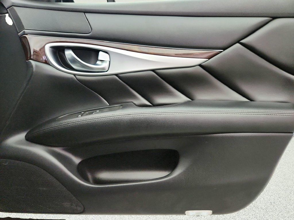 Used 2018 INFINITI Q70 Luxe w/ Proactive Package AWD/4WD image 27