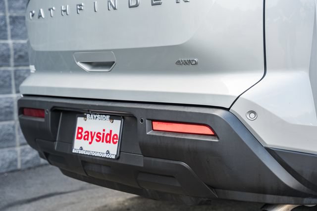 Used 2025 Nissan Pathfinder SV AWD/4WD image 11