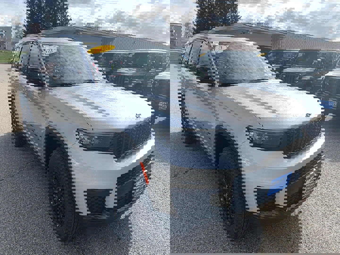 New 2025 Jeep Grand Cherokee L Altitude image 2