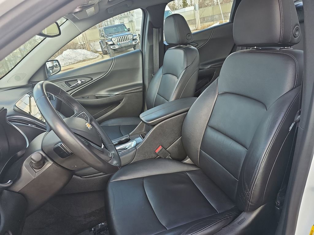 Used 2018 Chevrolet Malibu LT w/ Leather Package image 14