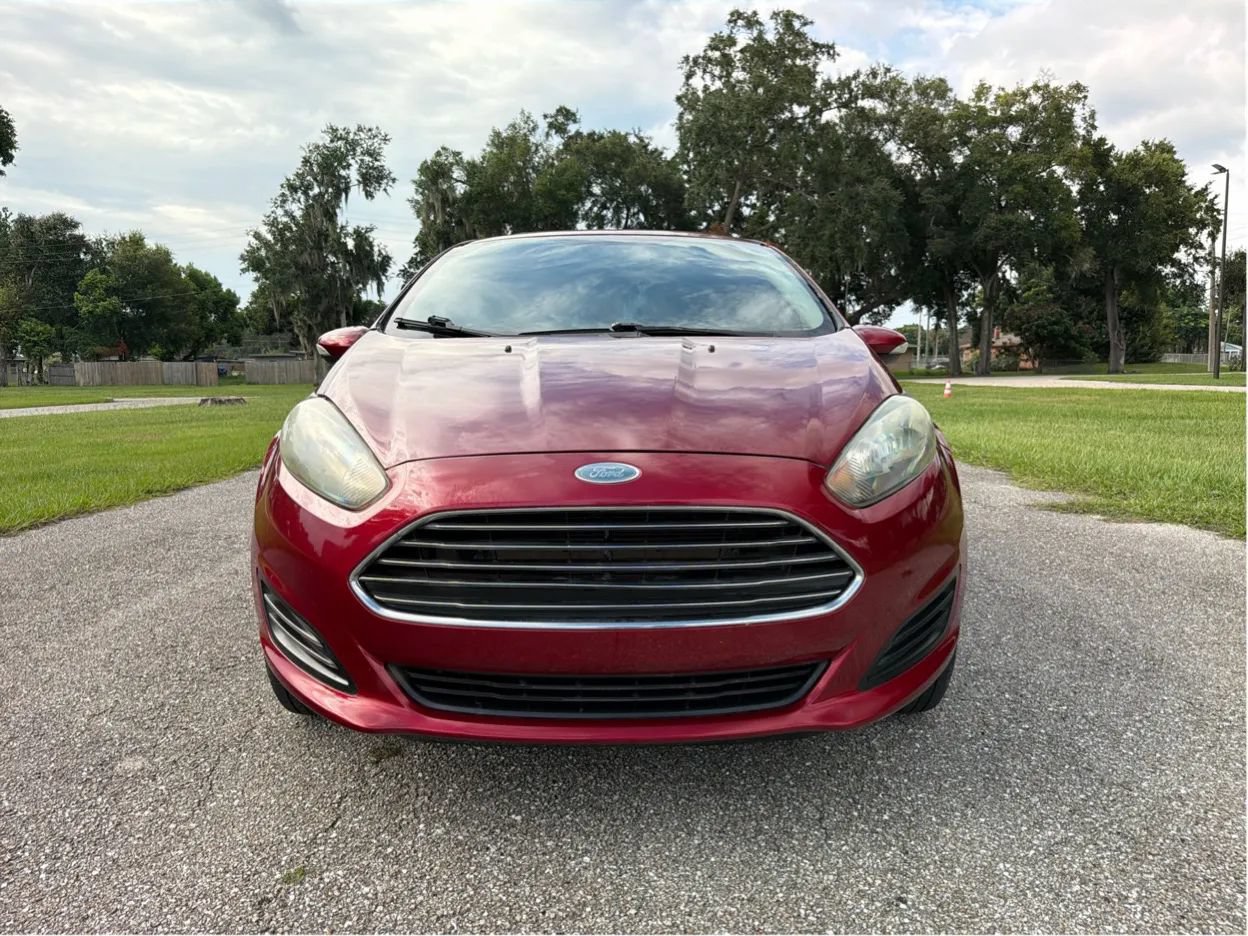 Used 2015 Ford Fiesta SE FWD image 2