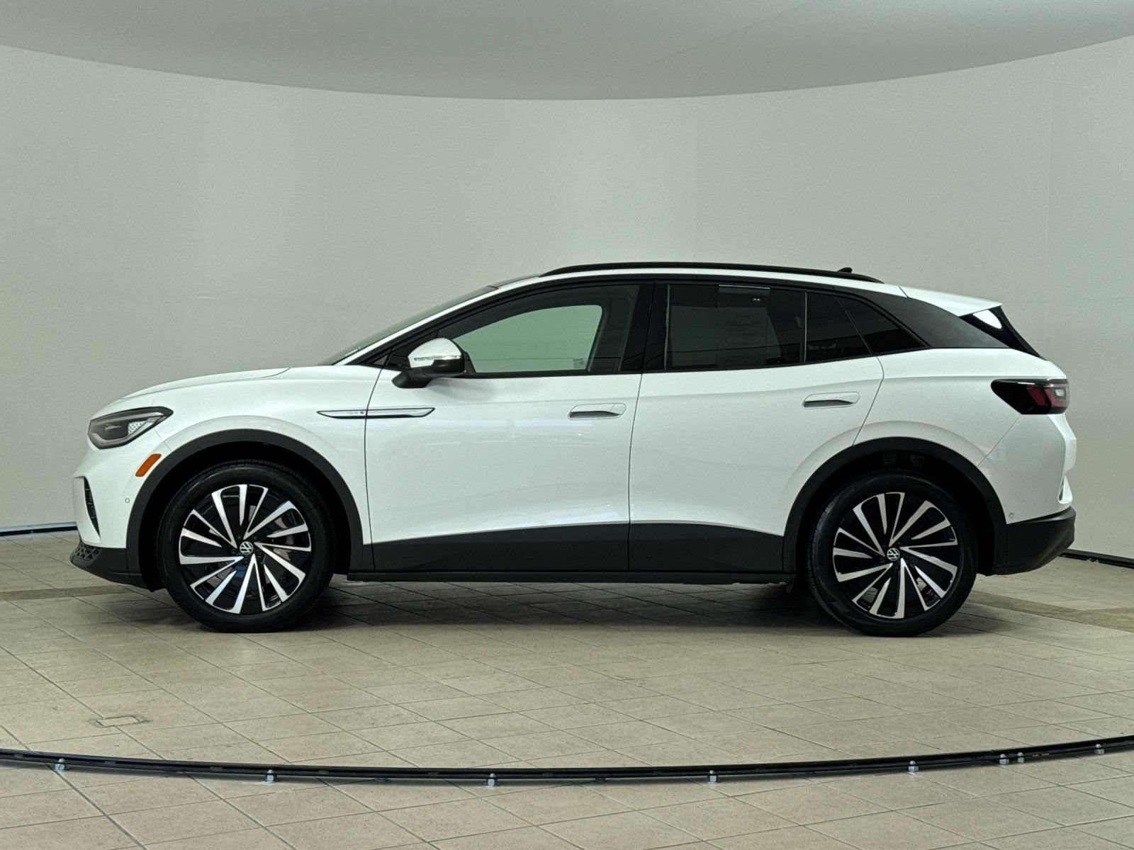 Used 2024 Volkswagen ID.4 S RWD image 3