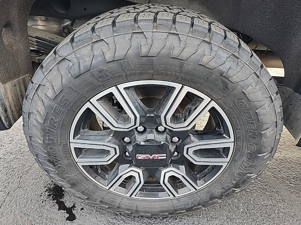 Used 2023 GMC Sierra 2500 AT4 w/ AT4 Preferred Package image 11