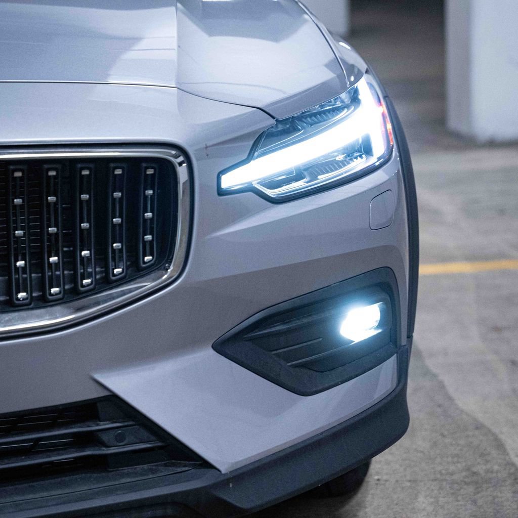New 2026 Volvo V60 B5 Cross Country Plus w/ Climate Package AWD/4WD image 3