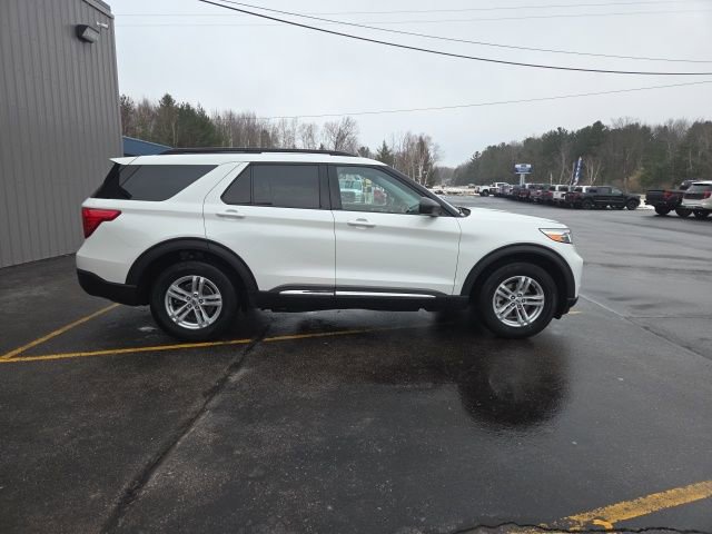 Used 2023 Ford Explorer XLT w/ Equipment Group 202A image 4