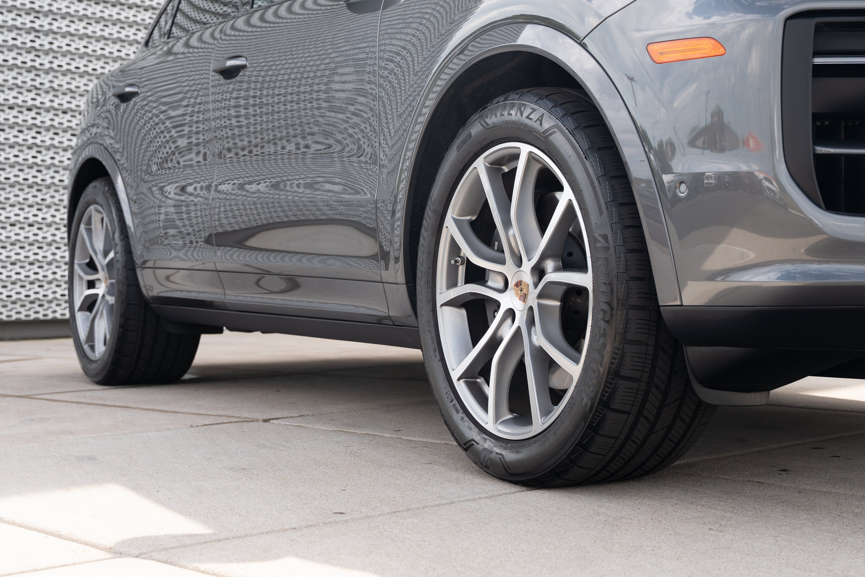 Used 2025 Porsche Cayenne Coupe AWD/4WD image 35
