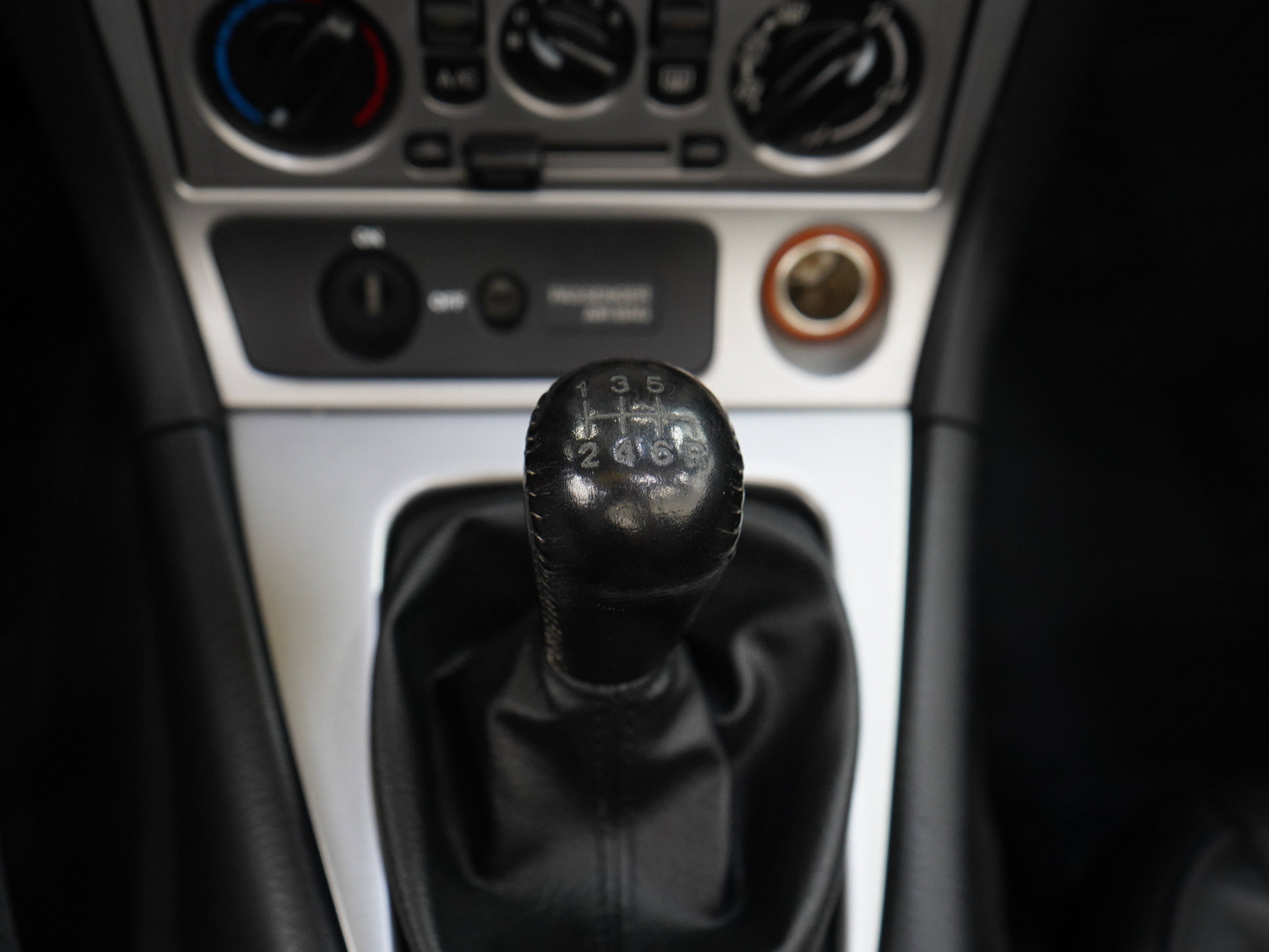 Used 2005 MAZDA MX-5 Miata LS w/ Sports Look Appearance Pkg RWD image 17